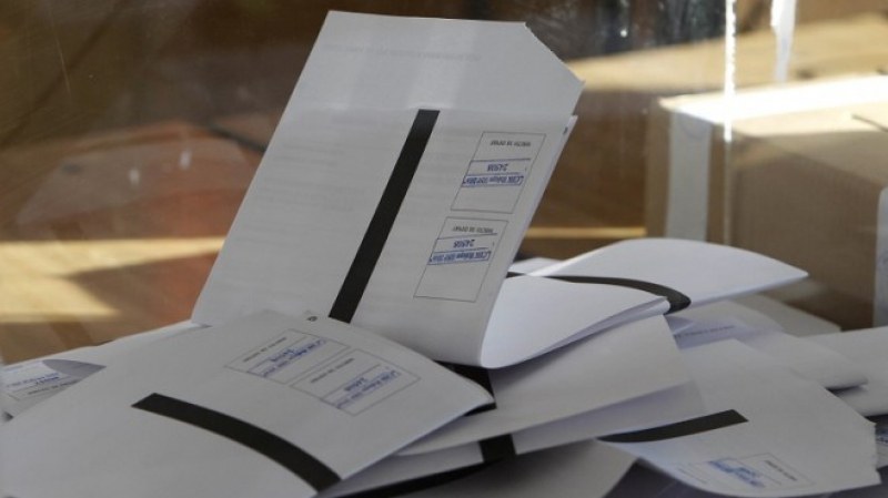 На първо четене: Карантинираните заради ковид ще гласуват в подвижни урни на изборите