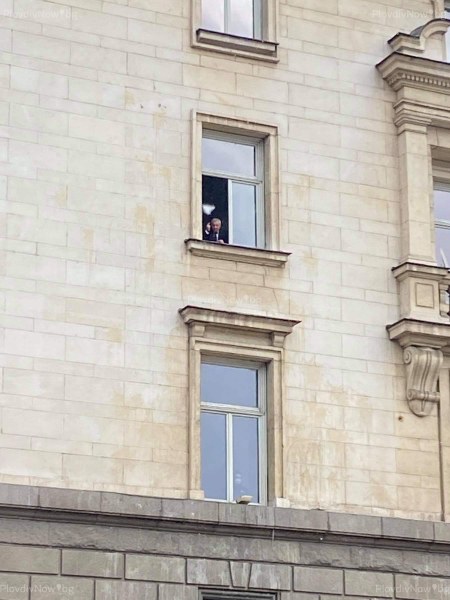 Валери Симеонов отрече да е показвал среден пръст на ресторантьорите от протеста