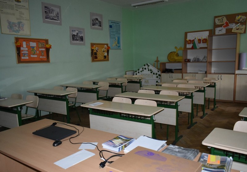 Масово тестване: Над 400 учители в Асеновградско се изследваха за COVID-19