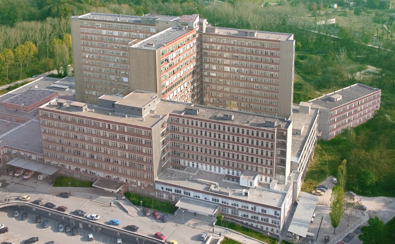 Пловдивски лекари извадиха 4-килограмов тумор от тийнейджърка