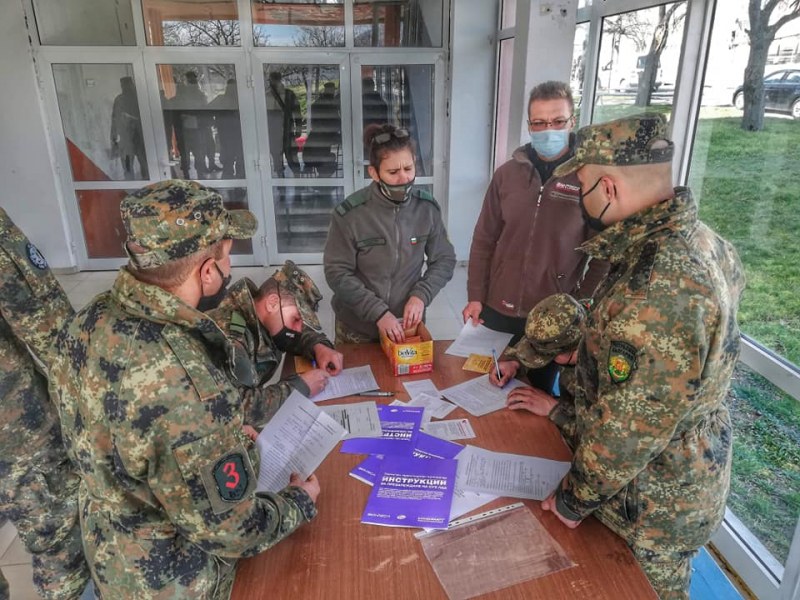 Имунизират срещу ковид и военните, започнаха от 61-ва Стрямска бригада