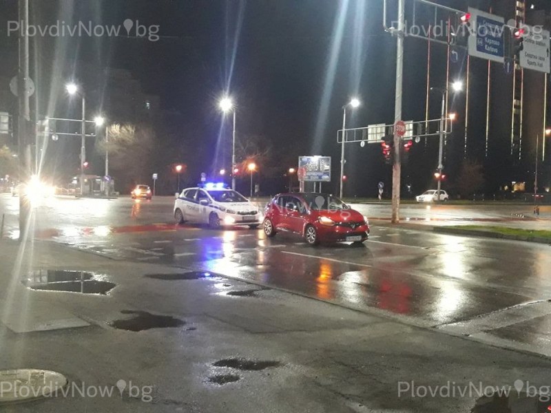 Кола помете човек на пешеходна пътека в Пловдив