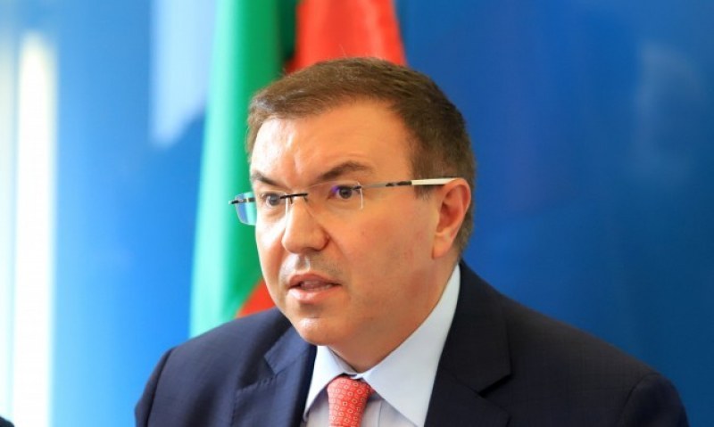Здравният министър: Поръчваме над 3 млн. допълнителни ваксини за България