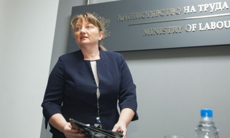 Министър Сачева: Всички мерки за помощ у нас ще действат до есента