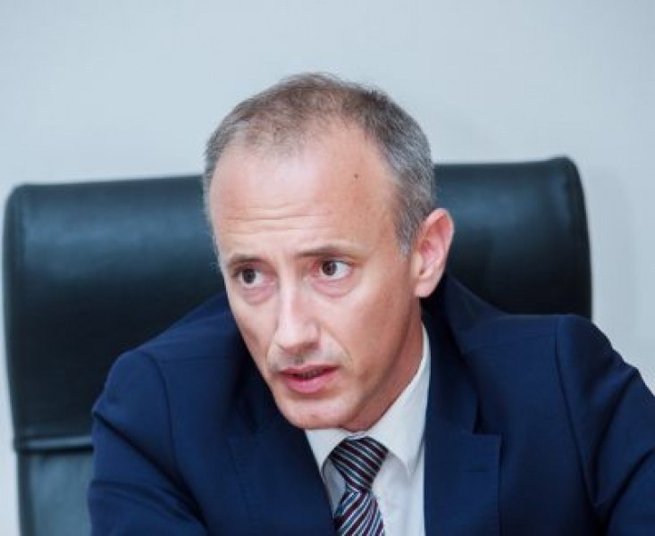 Министър Вълчев: Ще се откажем от присъствено обучение, ако ситуацията се влоши