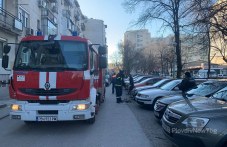 Над 20 сигнала в Пловдив за пострадали коли от паднали клони заради вятъра nad-20-signala-plovdiv-postradali-koli-773.jpg