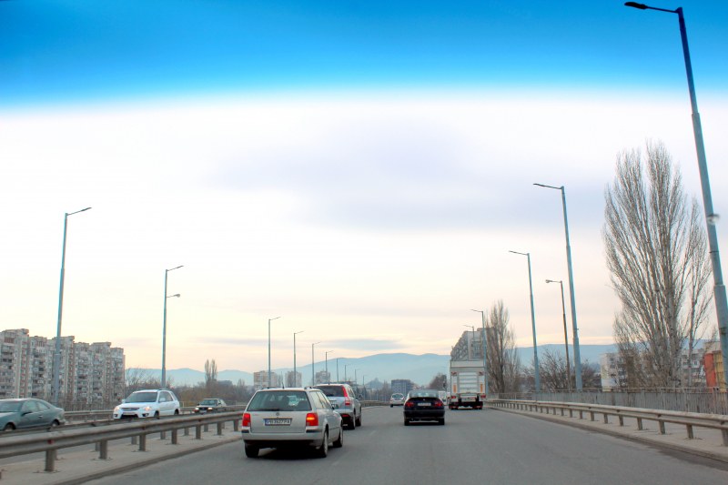 Нови мантинели на натоварени пътни участъци в Пловдив