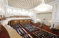 НСИ отчита: Основната месечна заплата на депутатите става 4884 лв., нарастването е с 477 лева nsi-otchita-osnovnata-mesechna-zaplata-601.jpg