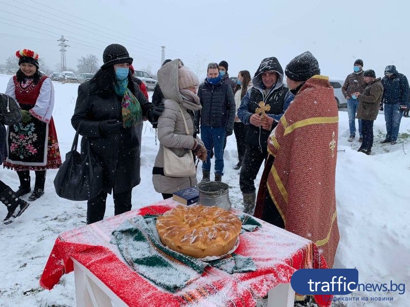 Зарязаха лозите в Брестовица, поляха ги с медно котле за берекет