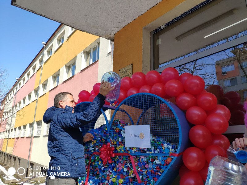 Училище в Пловдив първо се сдоби със сърце за капачки