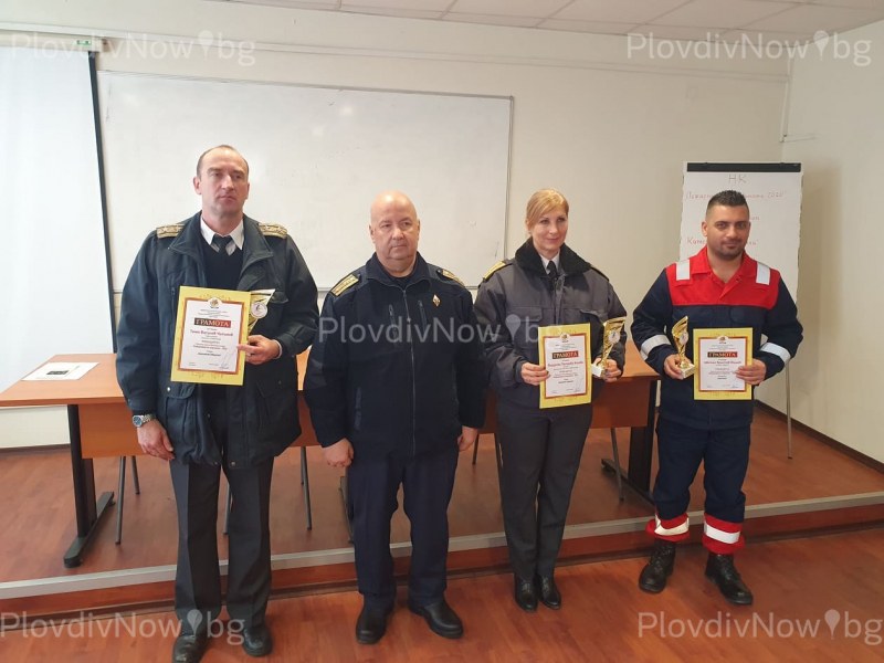 Наградиха най-добрите огнеборци, директорът на Карловската пожарна е сред тях
