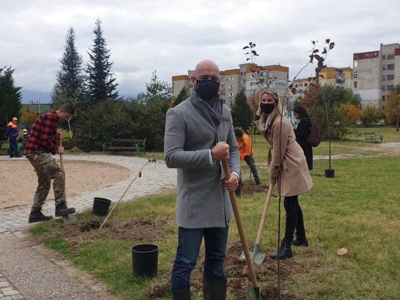 „Засади дърво – създай живот“ - кметство и граждани продължават кампанията в Тракия