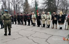plovdivchani-se-pokloniha-pred-pametta-561.jpg