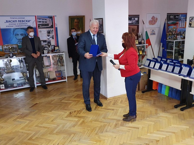 Наградиха най-добрите ученици и учители на Спортното училище в Пловдив