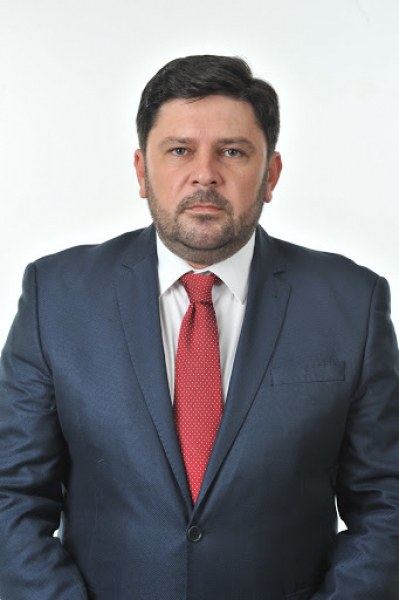 Общински съветник от Раковски е собственикът на двете запалени коли