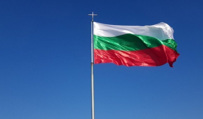 Раздават български трибагреници по повод 3 март в “Северен“