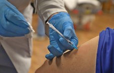 Започва масовото ваксиниране на секционните избирателни комисии в Пловдив zapochva-masovoto-vaksinirane-576.jpg