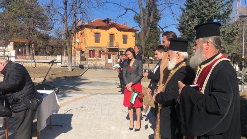 Куклен отпразнува Свободата с панихида и венци в памет на загиналите за България