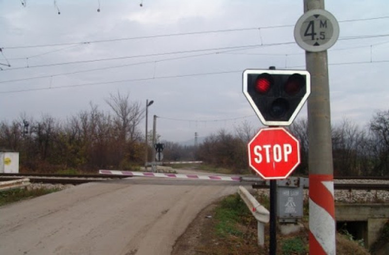 Затварят за седмица път в Карловско заради ремонт на жп прелез