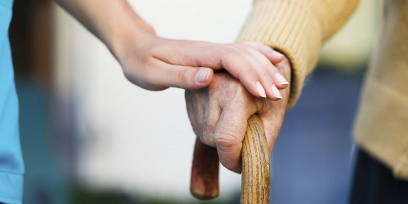 Възрастни и хора в нужда в Сопот получават патронажна грижа