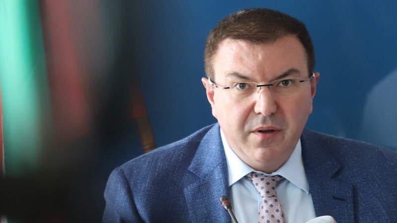 Здравният министър: Хакери удариха електронната система за ваксинации