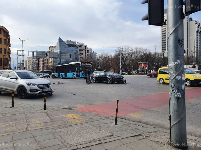 28-годишна шофьорка виновна за катастрофата в Пловдив, минала на червено