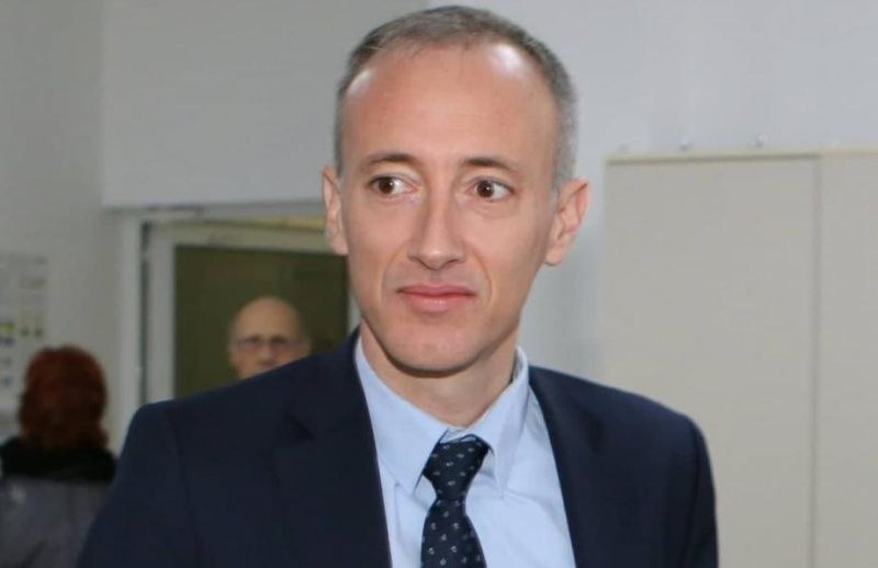 Министър Вълчев: Засега нямаме решение за общо затваряне на училищата