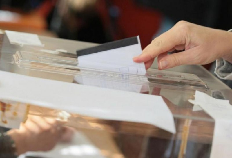 Приемат заявления в община Хисаря за гласуване в подвижни урни