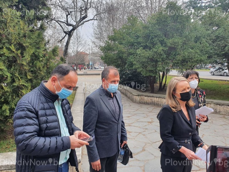 Спират свижданията в болниците в Пловдивско, увеличават ковид леглата