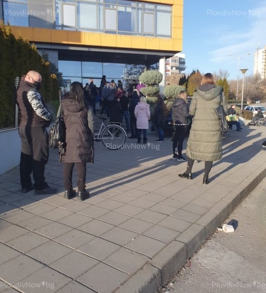 Полицията отново на пост пред големите магазини в Пловдив