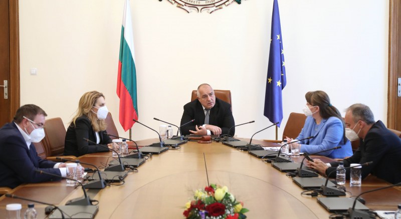 Бойко Борисов нареди спиране на ваксинирането с Астра Зенека