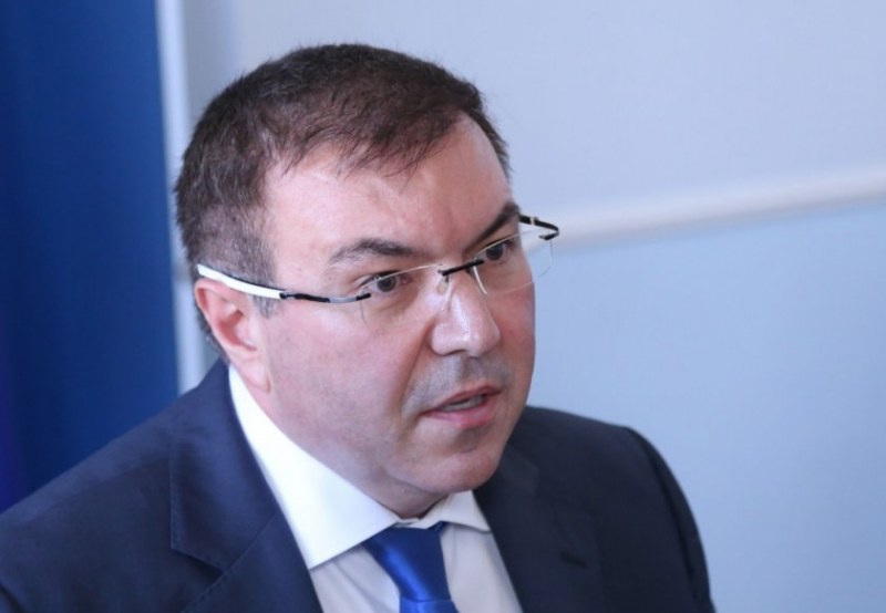 Министър Ангелов: Над 50% са болните от COVID-19 в интензивните отделения в страната