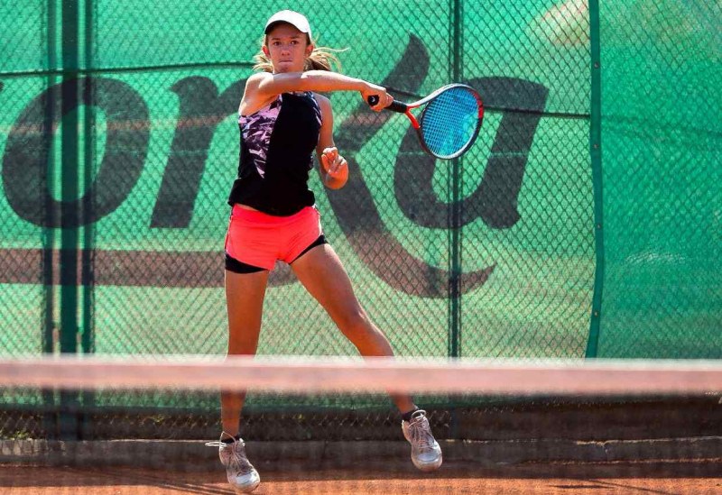 Сопот се гордее със свой шампион по тенис - Ева Николова