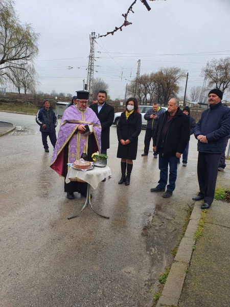 Ремонтират основно улица в Крумово, направиха първа копка