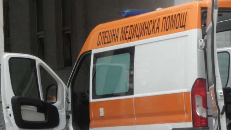 Кола удари възрастна жена на пешеходна пътека в Тракия