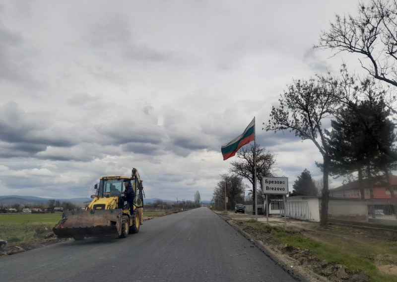 Удължава се срокът за ремонта на пътя Брезово-Раковски