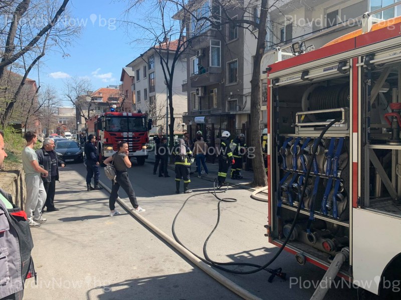 Пожар пламна в жилищна сграда в Пловдив