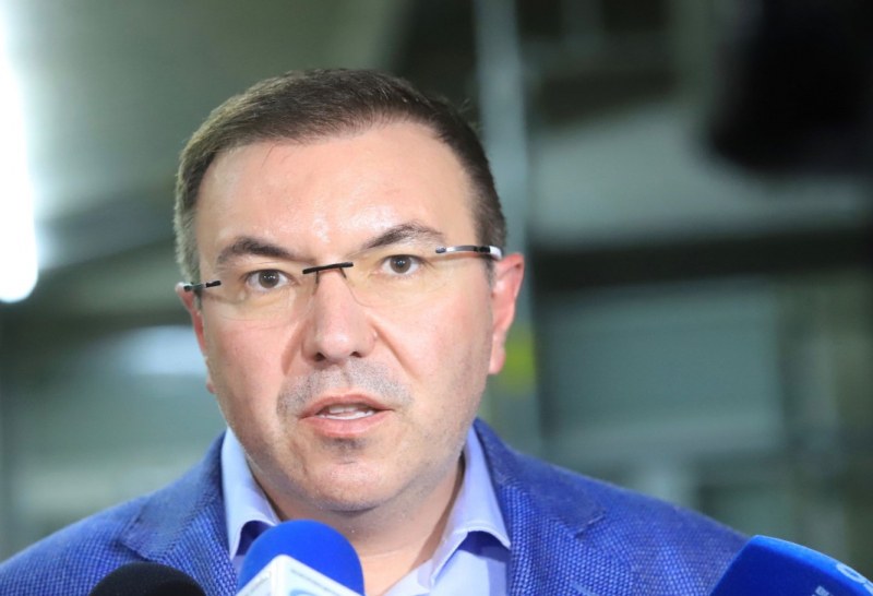 Министър Ангелов: Не очаквам пик на пандемията след днешните избори