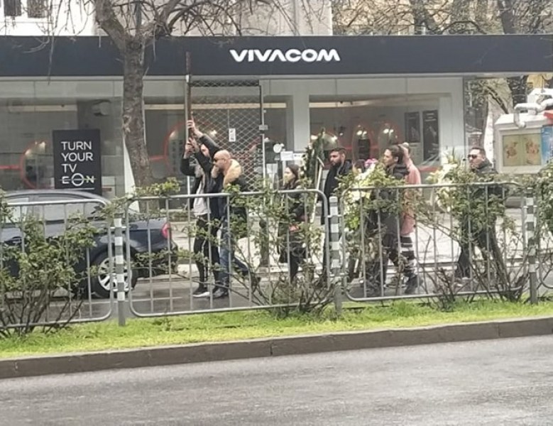 Процесия с тленните останки на Кирил Рашков блокира пловдивски булевард