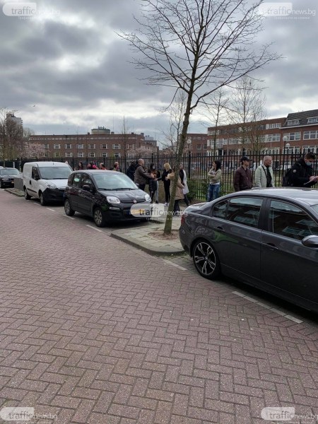 Удължават изборния ден в чужбина, опашките от желаещи пред секциите продължават