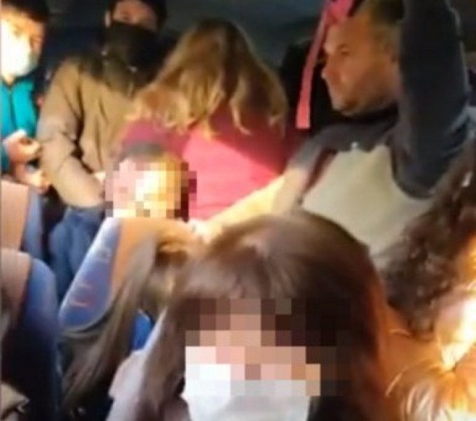 Автобус по маршрута Храбрино-Пловдив - претъпкан и без дистанция между пътниците