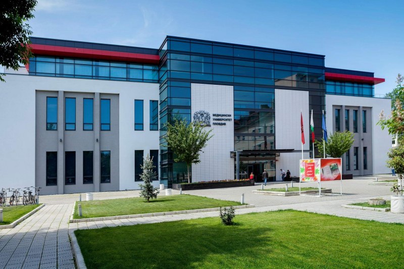 Студенти и преподаватели от МУ в Пловдив даряват кръв за пациентите си