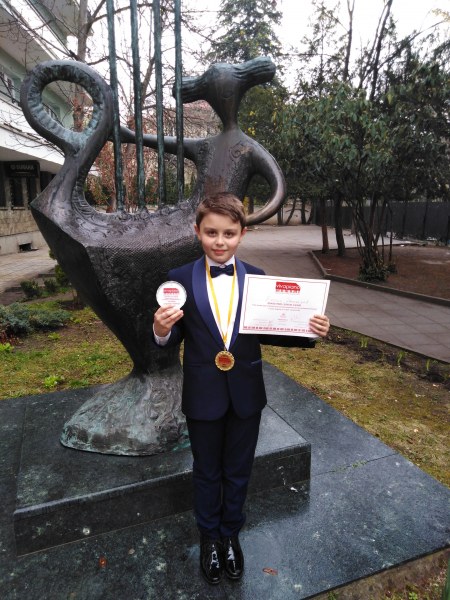 9-годишният пианист Борко от Пловдив завоюва нови престижни награди