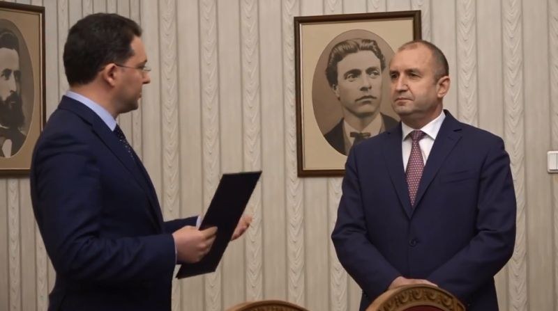 Кандидатът за премиер на коалиция ГЕРБ върна официално мандата на Президента