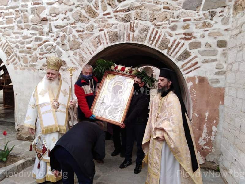 Бачковският манастир с тържествени служби през Страстната седмица и навръх Възкресение