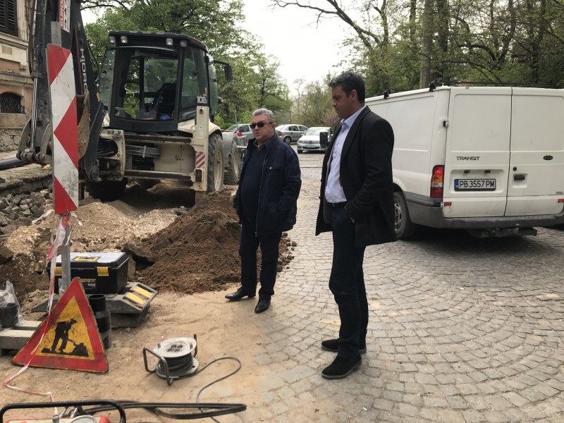 Напредва подмяната на водопровода на улица „Волга“