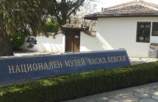 muzeite-karlovo-kaniat-posetiteli-i-891.jpg