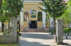 niama-oshte-opashki-pred-tsarkvite-698.jpg