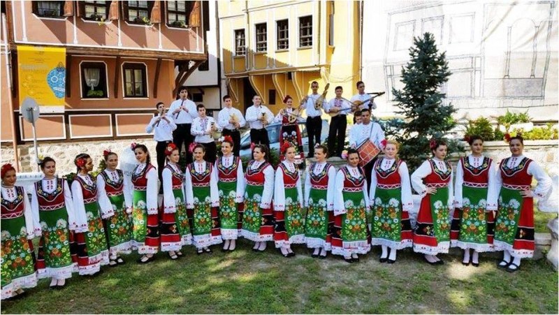 Талантите от СУ “Любен Каравелов” с грандиозен концерт “Пазители на фолклора” на Античния