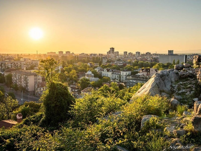 Малко облаци, слънце и летни температури в петък в Пловдив